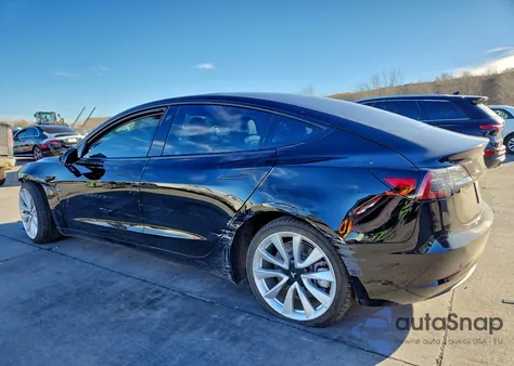 2021 Tesla Model 3 z USA, uszkodzony, nr VIN 5YJ3E1EB6MF015124